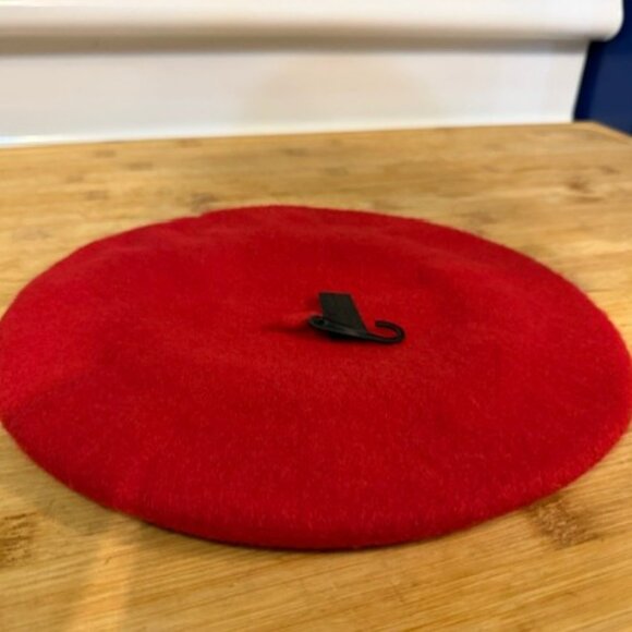 Retro Wool Red Beret - Picture 4 of 16